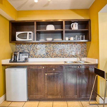 טורונטו Town Inn Suites Hotel מראה חיצוני תמונה