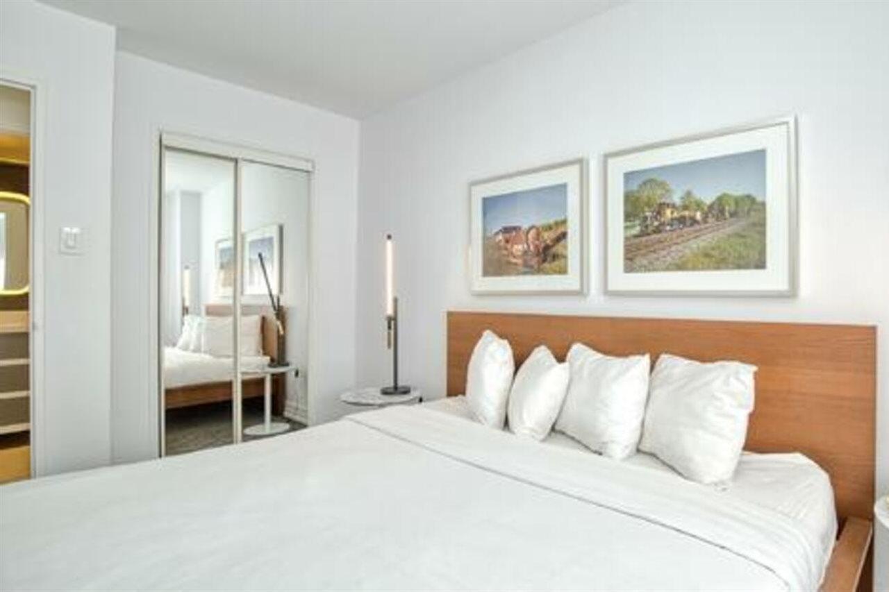 טורונטו Town Inn Suites Hotel מראה חיצוני תמונה
