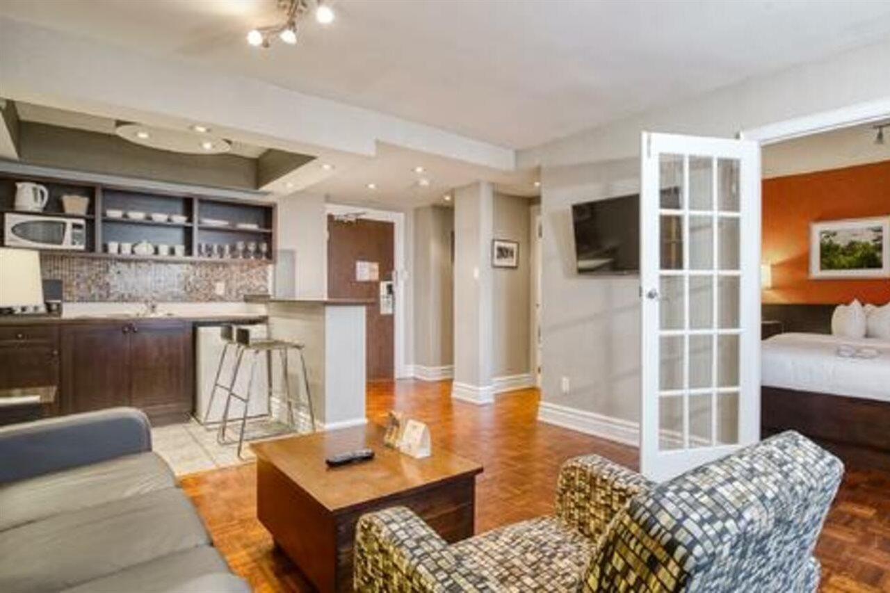 טורונטו Town Inn Suites Hotel מראה חיצוני תמונה
